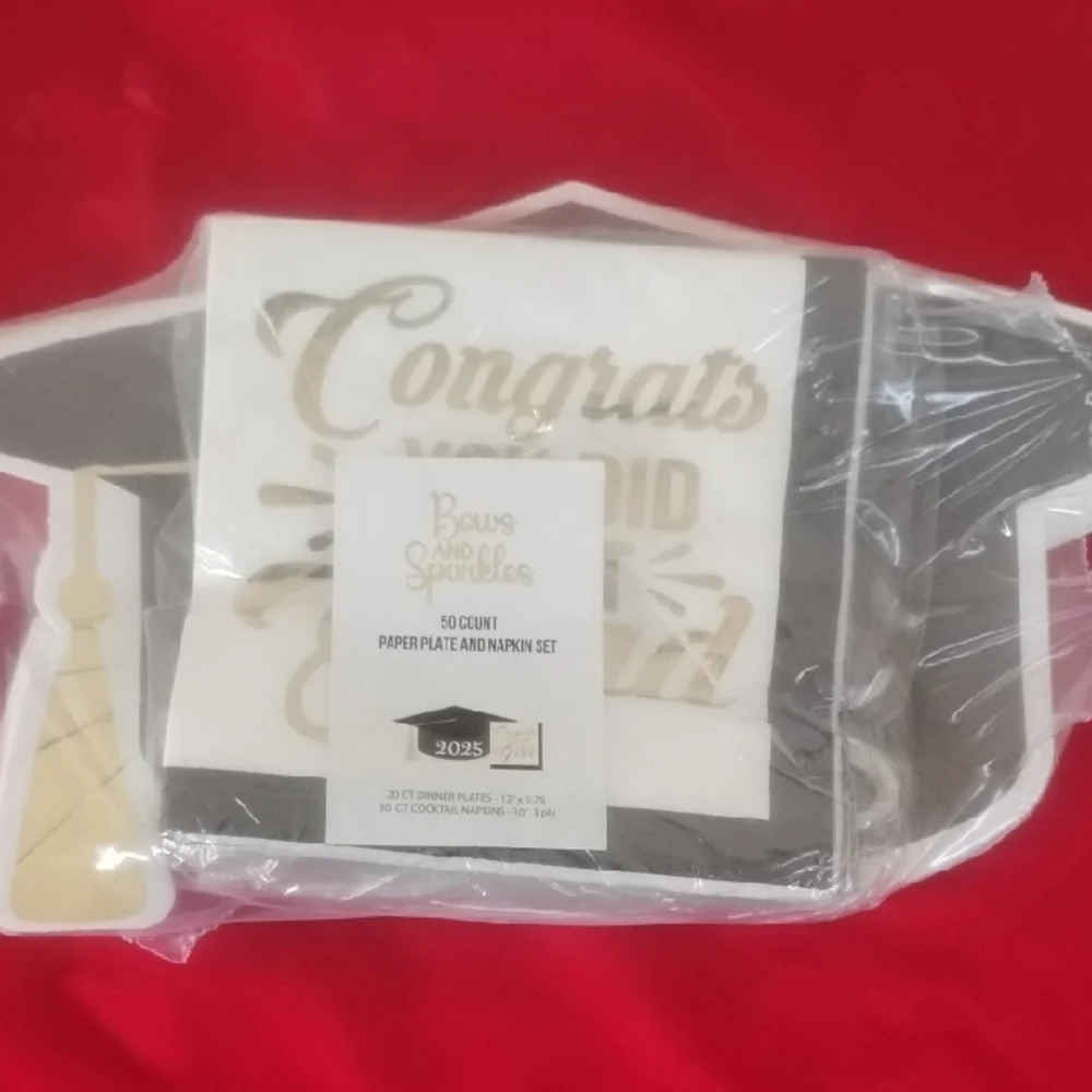 D-NWT Bows and Sparkles 'Congrats Grad' Black and Gold Disposable Napkin & Plate